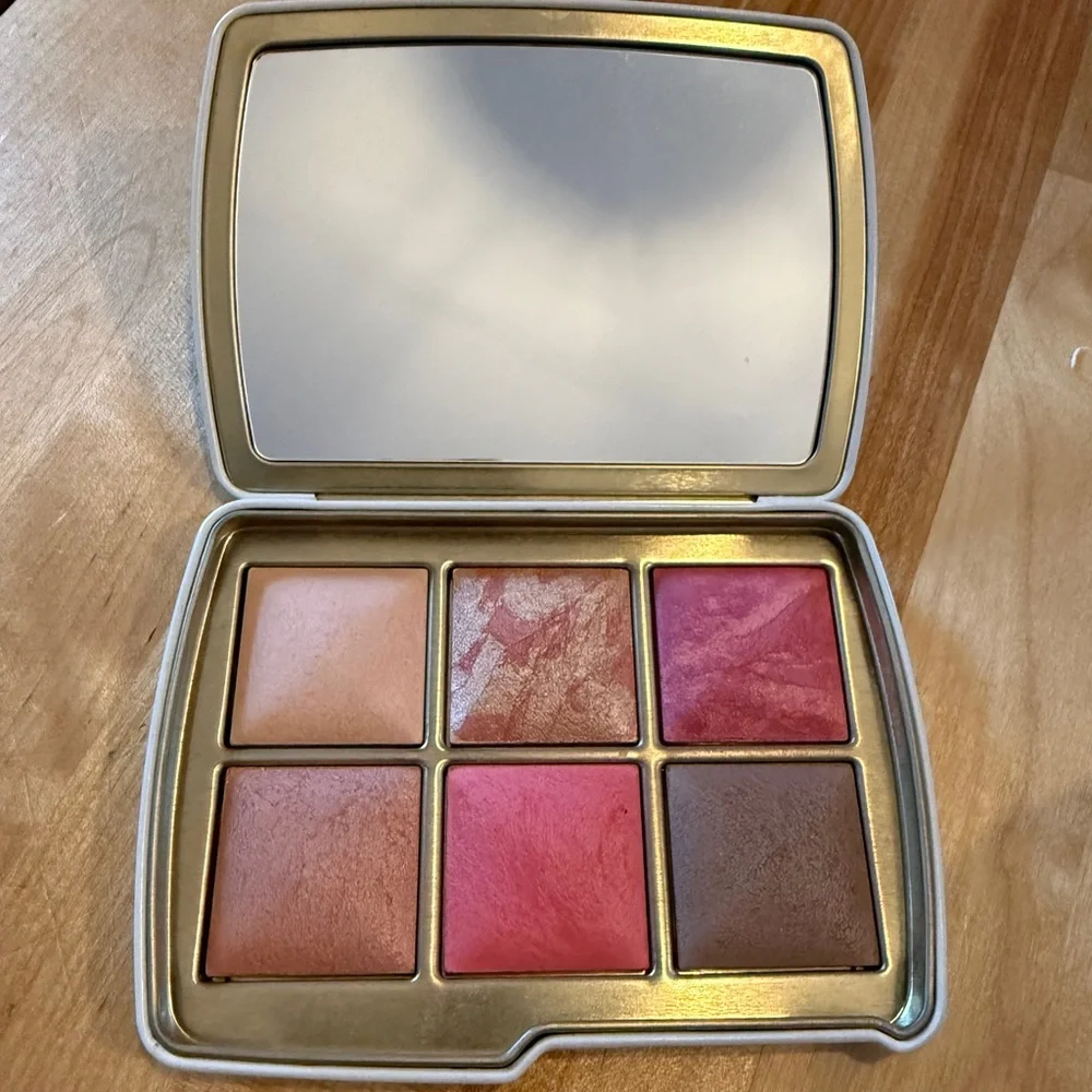 Hourglass Evil Eye palette - Picture 6 of 8